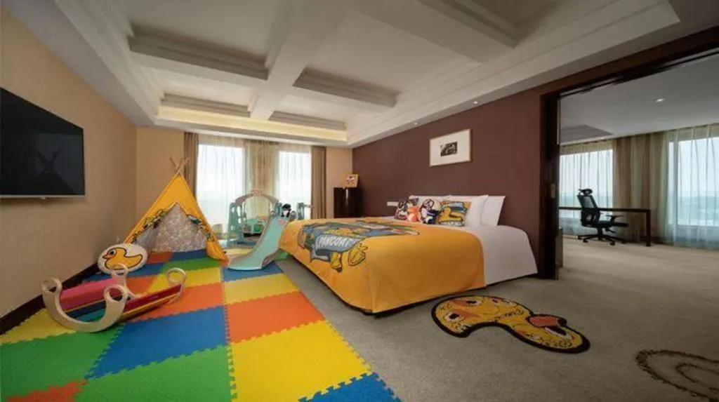 Bed in New Century Hangzhou Grand Hotel