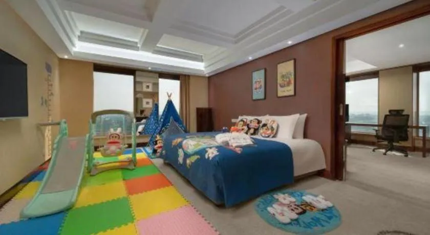 Bed in New Century Hangzhou Grand Hotel