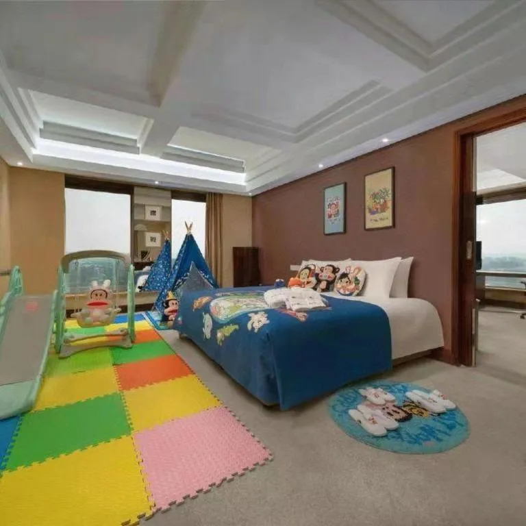 Bed in New Century Hangzhou Grand Hotel