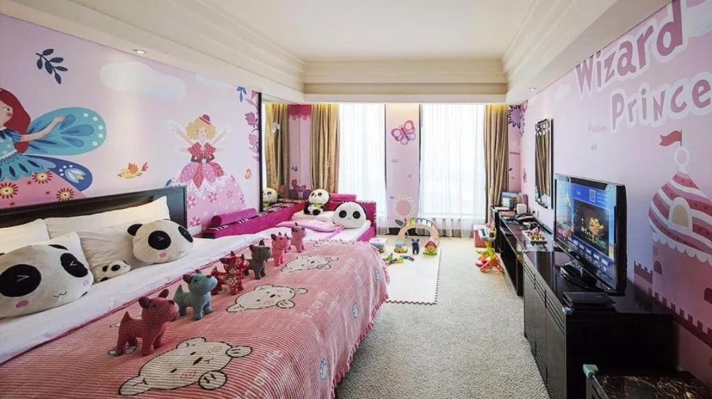 Bed in New Century Hangzhou Grand Hotel