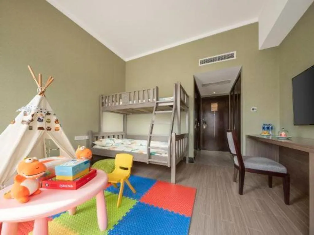 Bed in New Century Hangzhou Grand Hotel