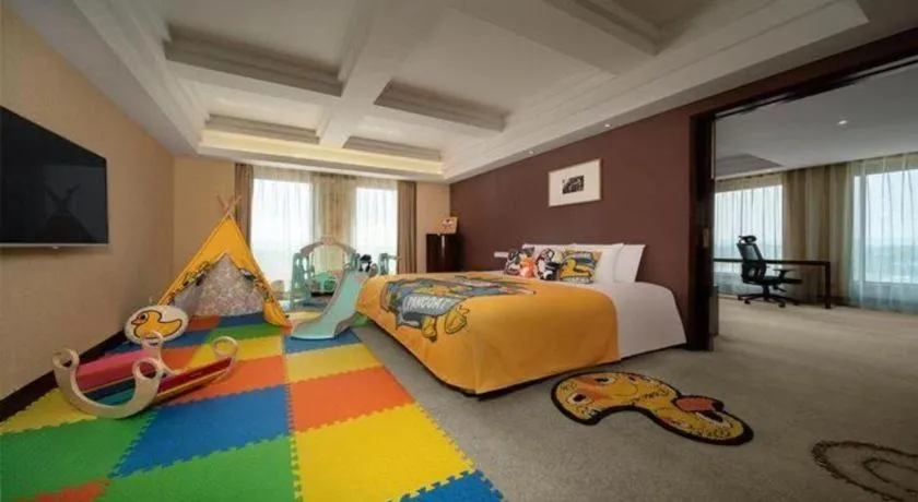 Bed in New Century Hangzhou Grand Hotel