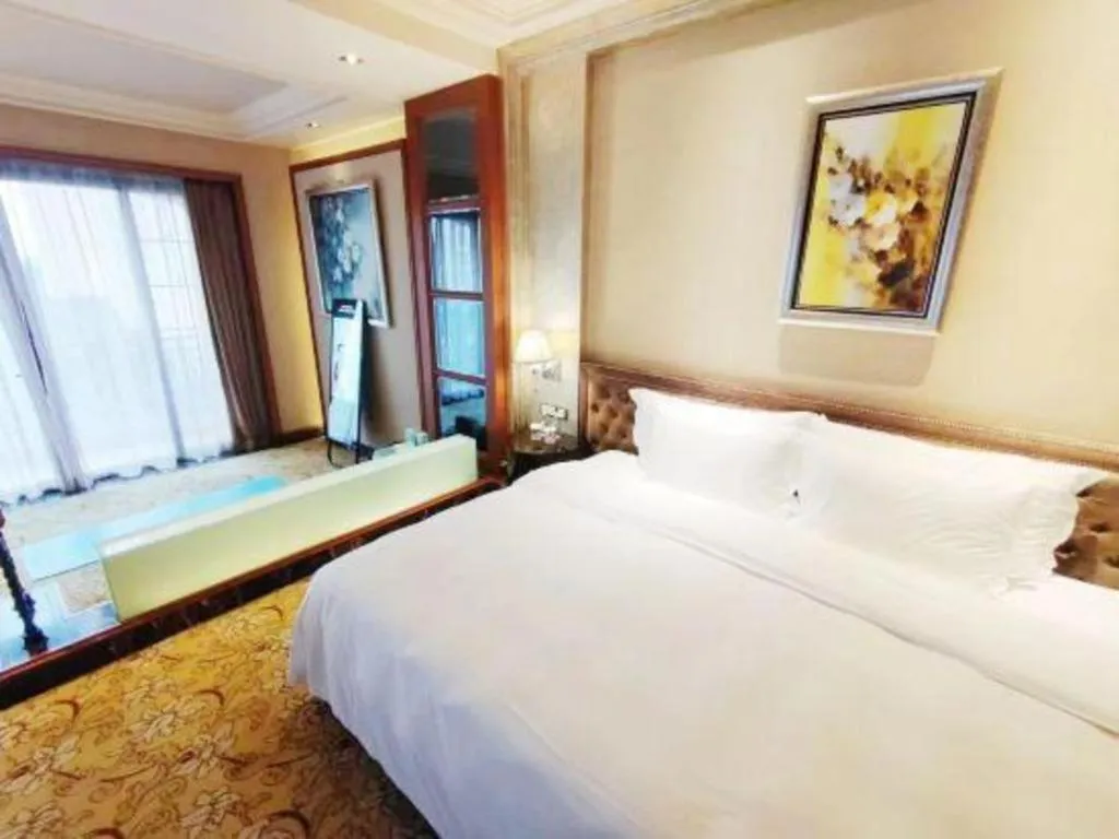 Bed in Chateau StarRiver Guangzhou Peninsula