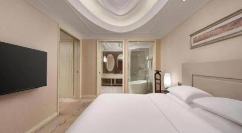 Bed in New Century Grand Changchun Hotel