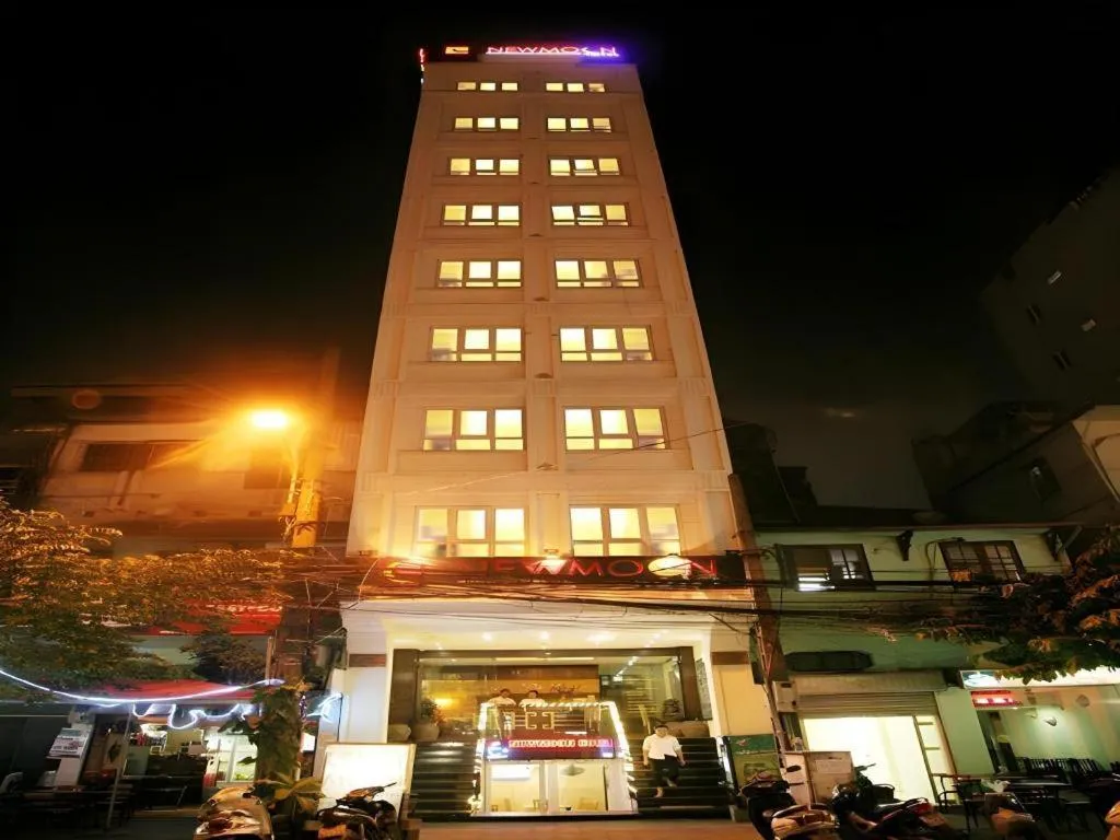 New Moon Hotel