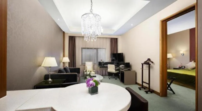 Bed in Xian Grand Noble Hotel