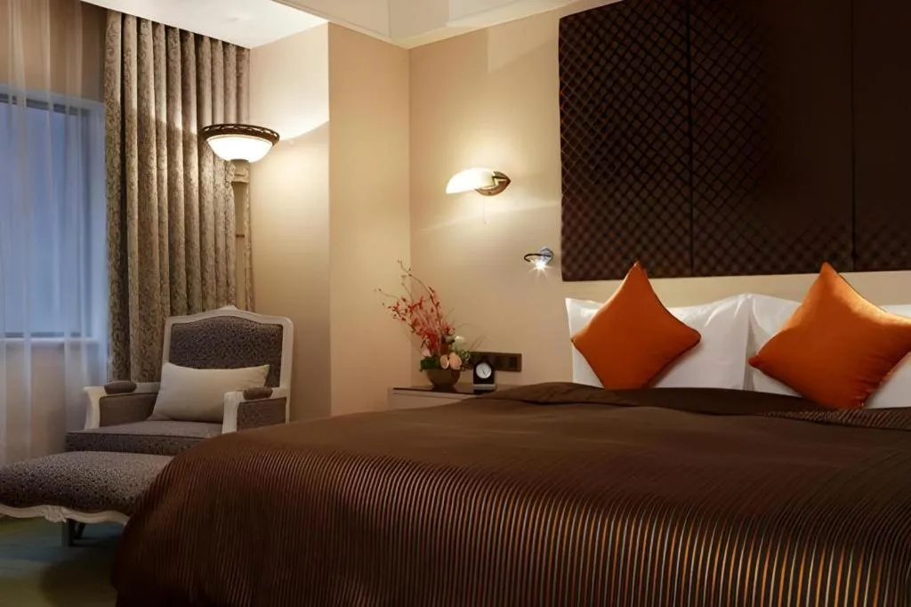 Bed in Xian Grand Noble Hotel