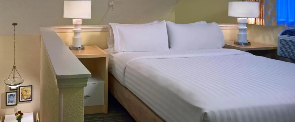 Bed in Sonesta ES Suites Ann Arbor