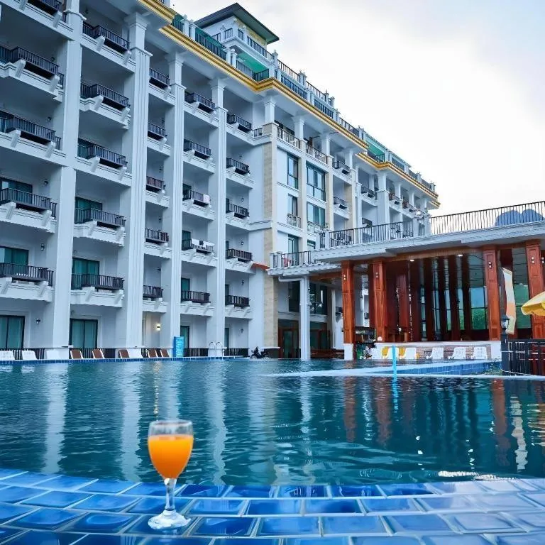 Thavisouk Riverside Hotel