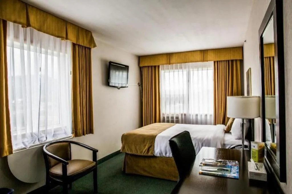 Bed in Coast High Country Inn