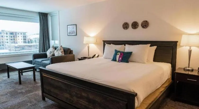 Bed in Coast High Country Inn