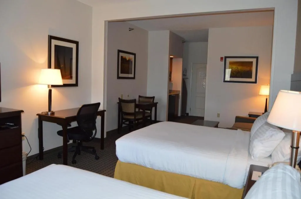 Bed in Holiday Inn Express & Suites Winner By IHG