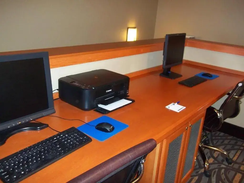 Holiday Inn Express & Suites Winner By IHG Holiday Inn Express & Suites Winner By IHG