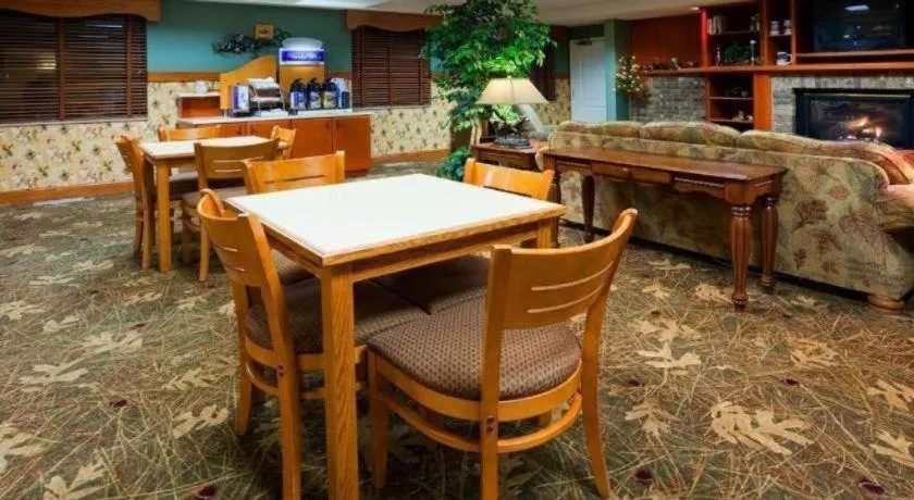 Holiday Inn Express & Suites Winner By IHG