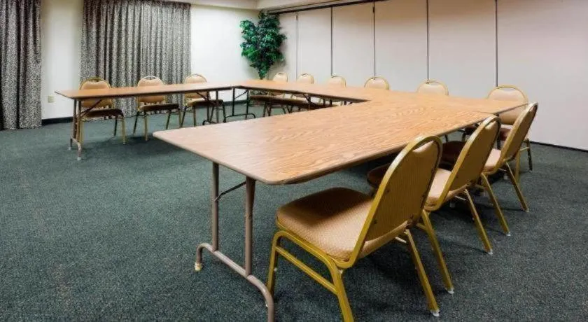 Holiday Inn Express & Suites Winner By IHG