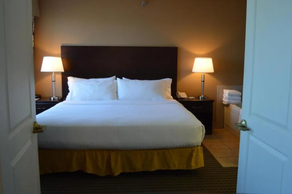 Bed in Holiday Inn Express & Suites Winner By IHG