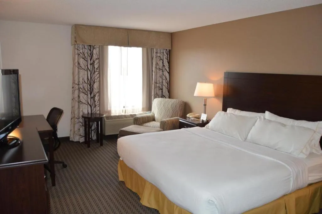 Bed in Holiday Inn Express & Suites Winner By IHG