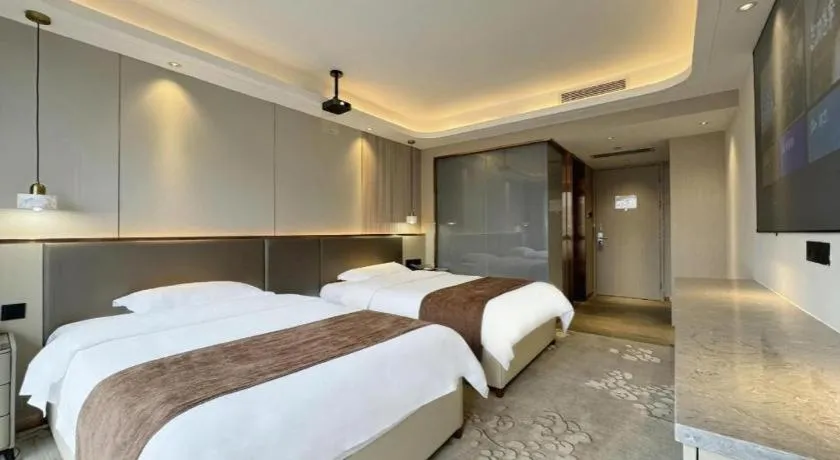 Bed in Guilin Plaza Hotel