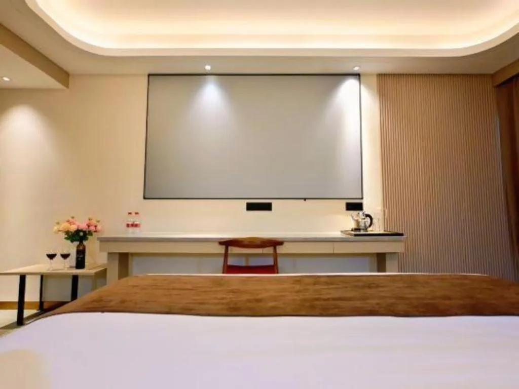 Bed in Guilin Plaza Hotel