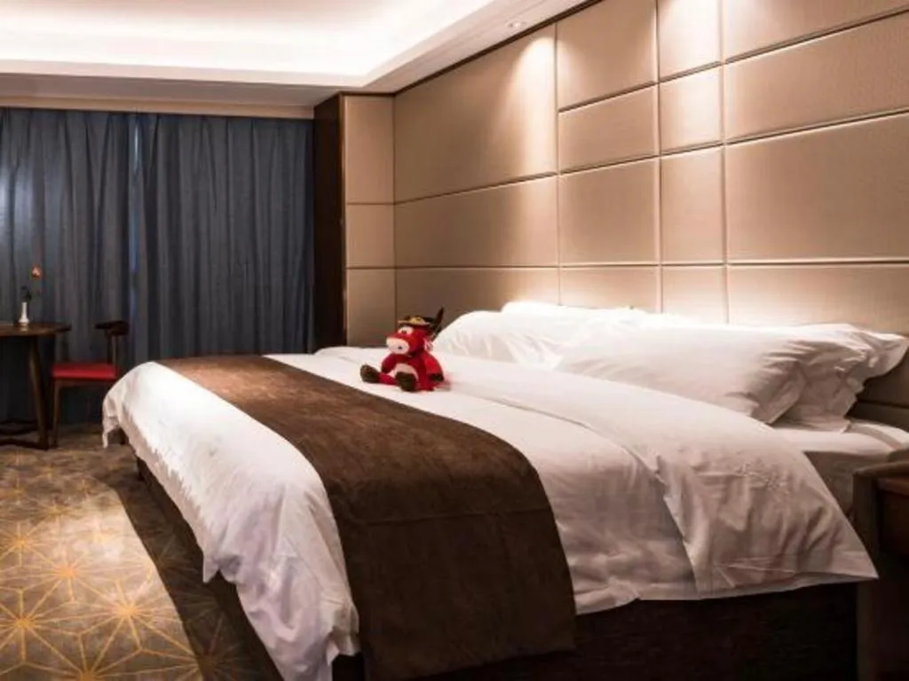 Bed in Guilin Plaza Hotel