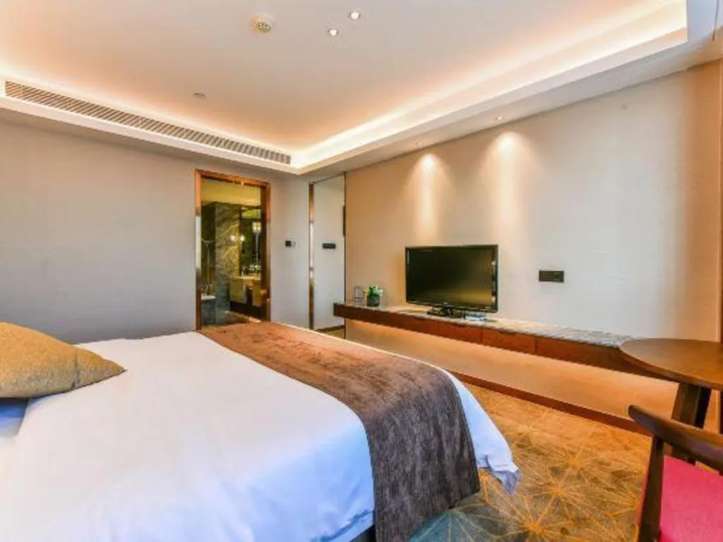 Bed in Guilin Plaza Hotel