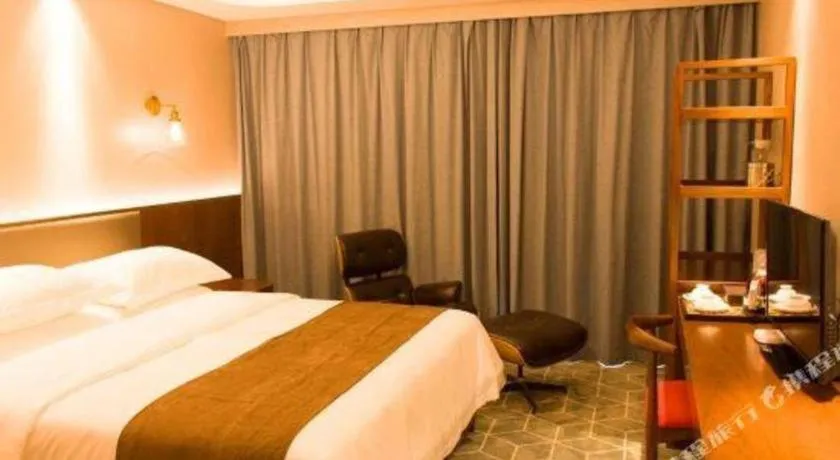 Bed in Guilin Plaza Hotel