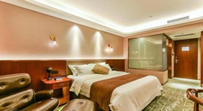 Bed in Guilin Plaza Hotel