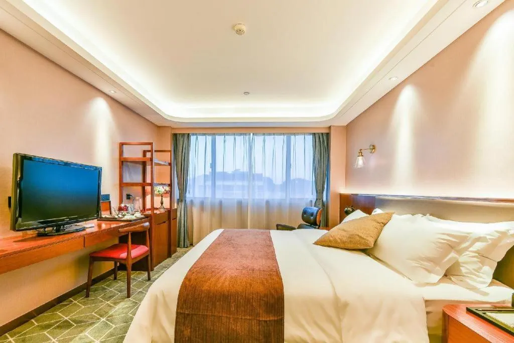 Bed in Guilin Plaza Hotel