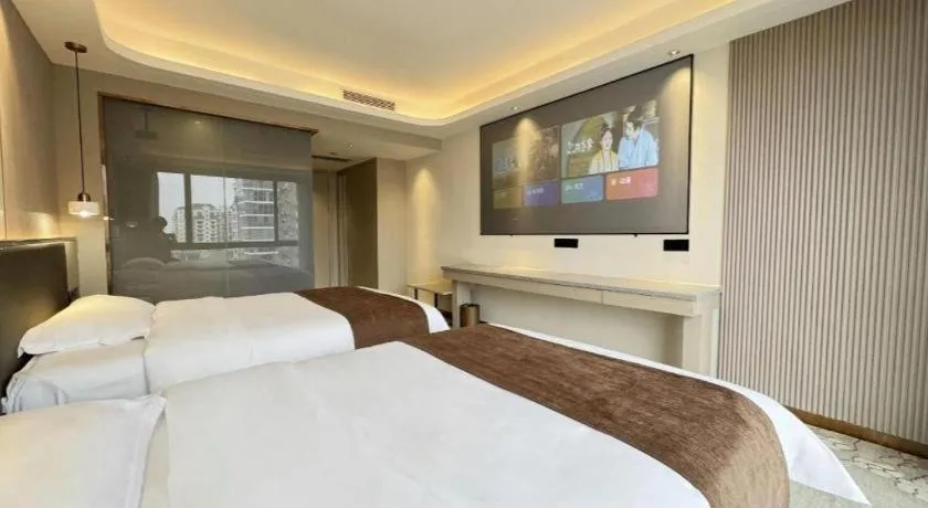 Bed in Guilin Plaza Hotel