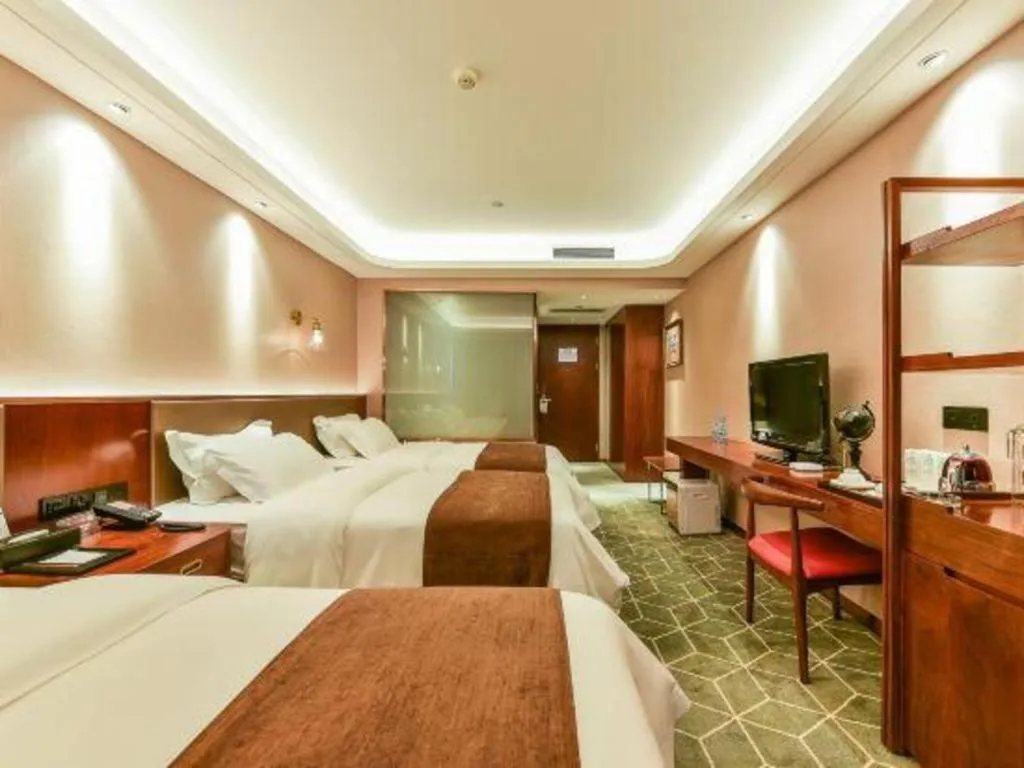 Bed in Guilin Plaza Hotel