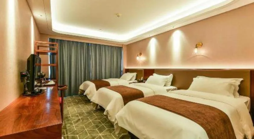Bed in Guilin Plaza Hotel