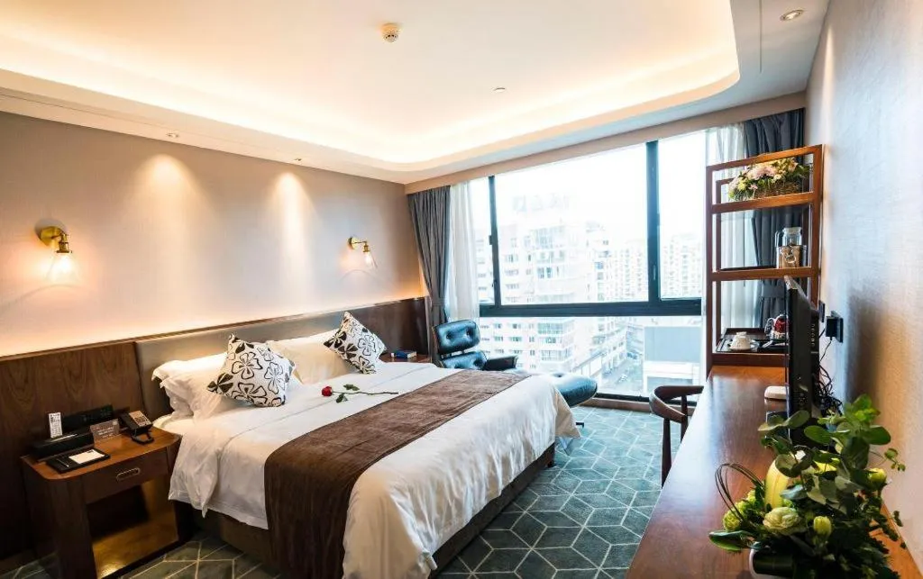 Bed in Guilin Plaza Hotel