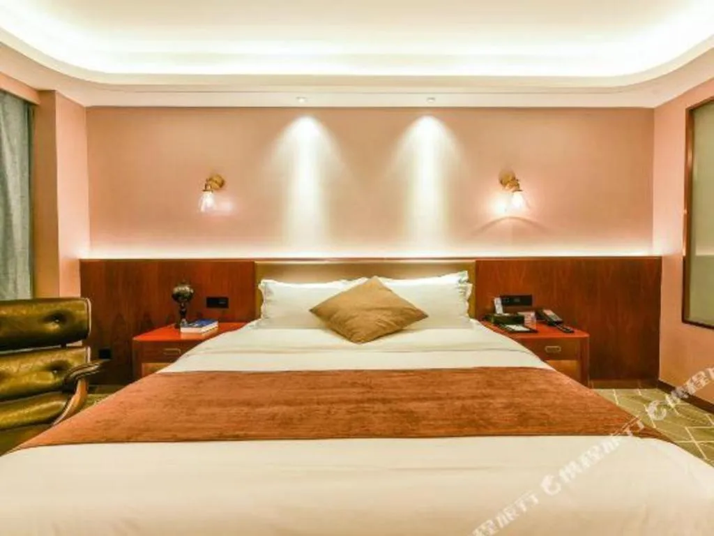 Bed in Guilin Plaza Hotel