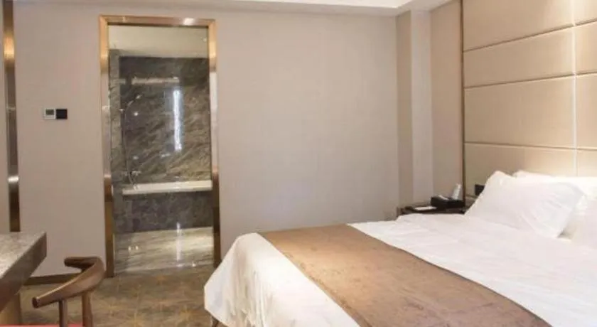 Bed in Guilin Plaza Hotel