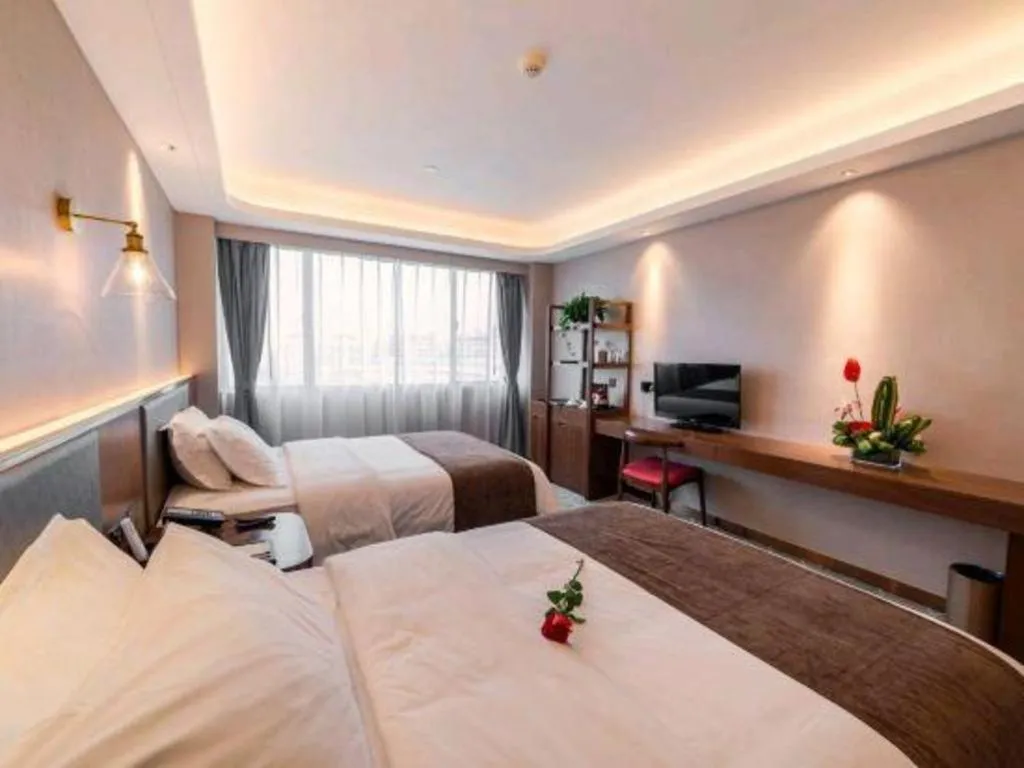 Bed in Guilin Plaza Hotel