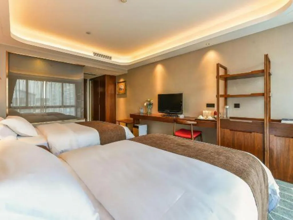 Bed in Guilin Plaza Hotel