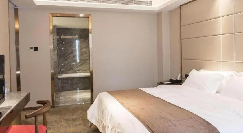 Bed in Guilin Plaza Hotel