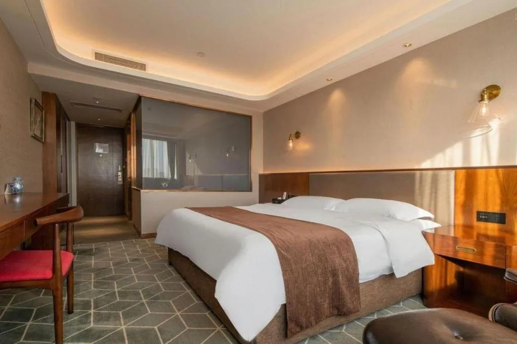 Bed in Guilin Plaza Hotel