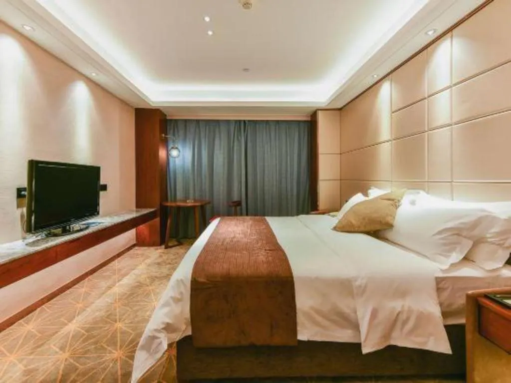 Bed in Guilin Plaza Hotel