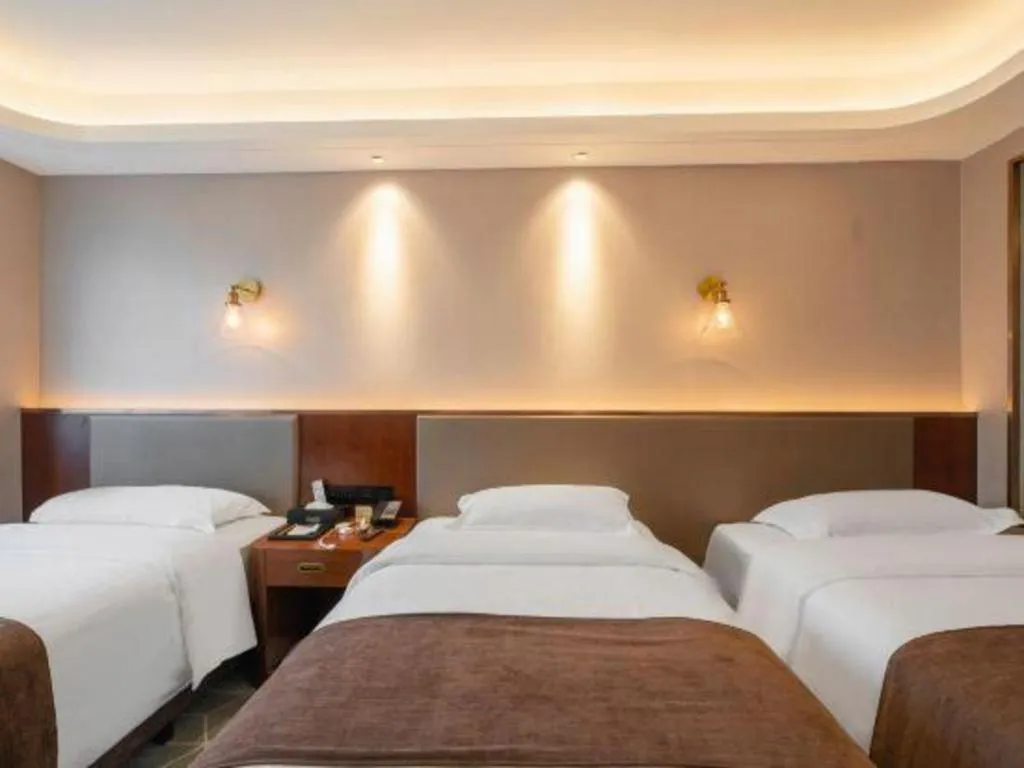 Bed in Guilin Plaza Hotel