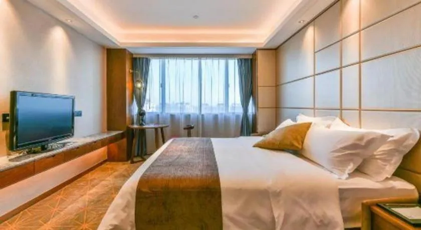 Bed in Guilin Plaza Hotel