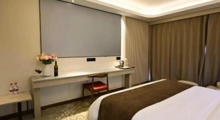 Bed in Guilin Plaza Hotel