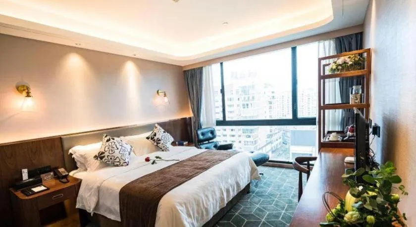 Bed in Guilin Plaza Hotel