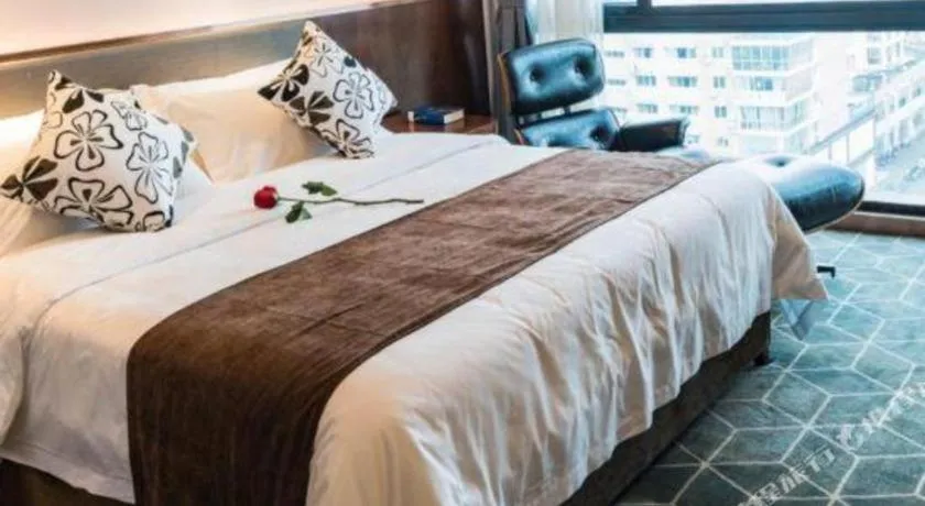 Bed in Guilin Plaza Hotel