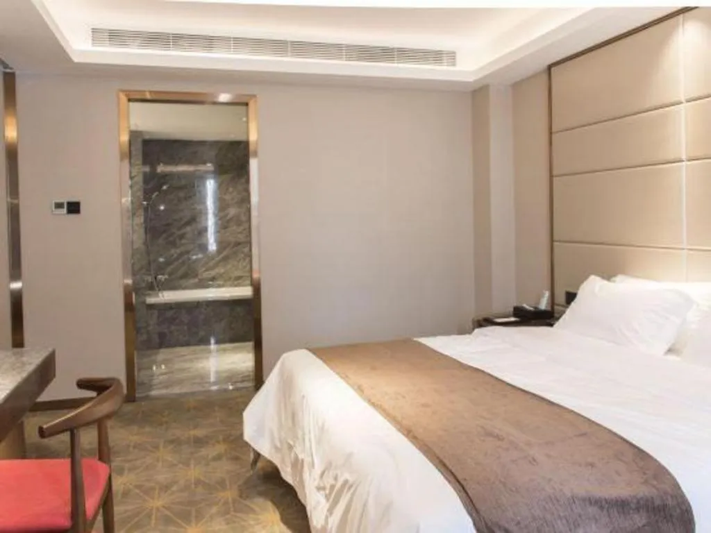 Bed in Guilin Plaza Hotel