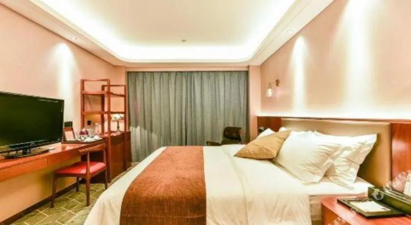 Bed in Guilin Plaza Hotel