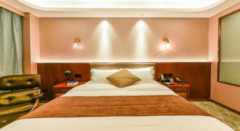 Bed in Guilin Plaza Hotel