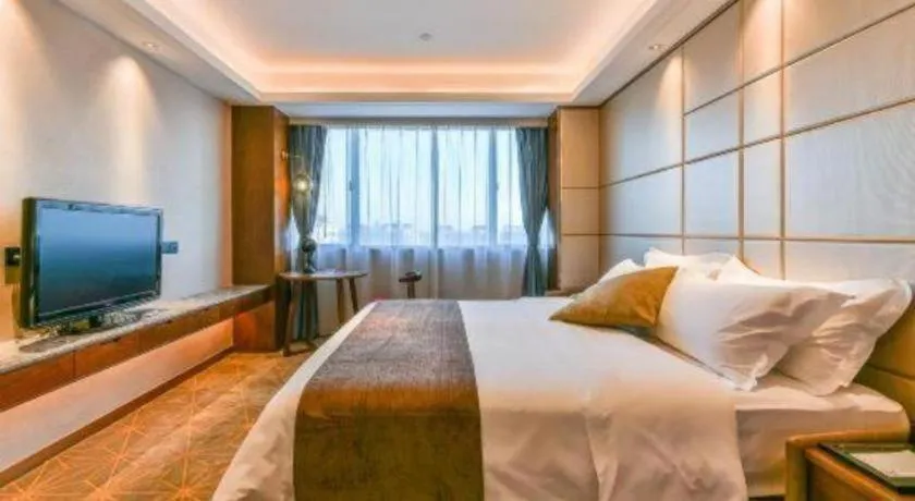 Bed in Guilin Plaza Hotel