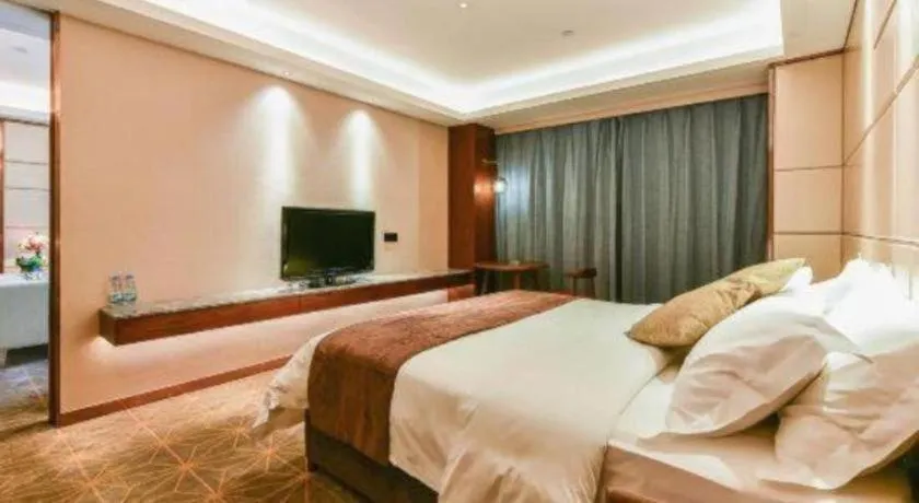 Bed in Guilin Plaza Hotel