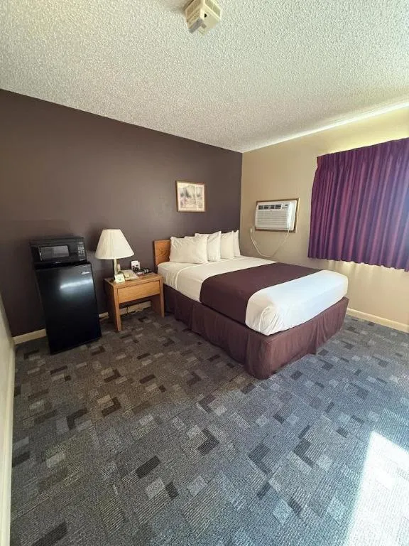 Bed in Americas Best Value Inn Torrington